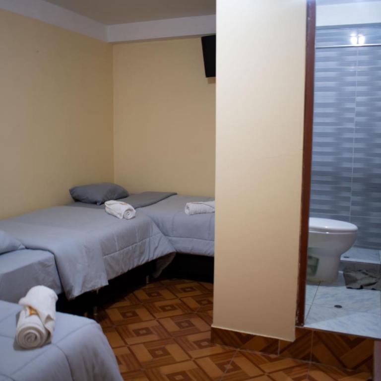 Hotel Everest - Family Room with Private Bathroom - 2