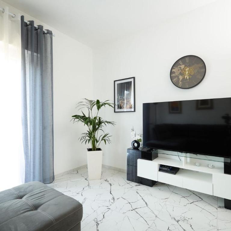 Free Parking Elmi - due passi dal Lago Maggiore - Appartamento con 2 Camere da Letto - 6
