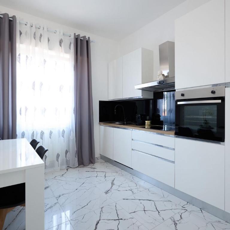 Free Parking Elmi - due passi dal Lago Maggiore - Appartamento con 2 Camere da Letto - 19
