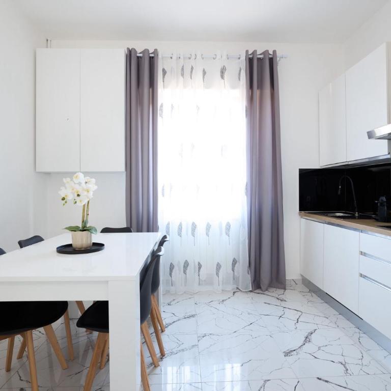 Free Parking Elmi - due passi dal Lago Maggiore - Appartamento con 2 Camere da Letto - 22