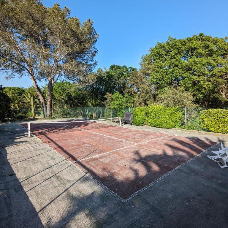 Le Mas de la Palmeraie - Appartement dans propriété privée au calme avec piscine et tennis - Maison 3 Chambres - 22