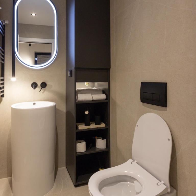Open Space - One-Bedroom Apartment - 9