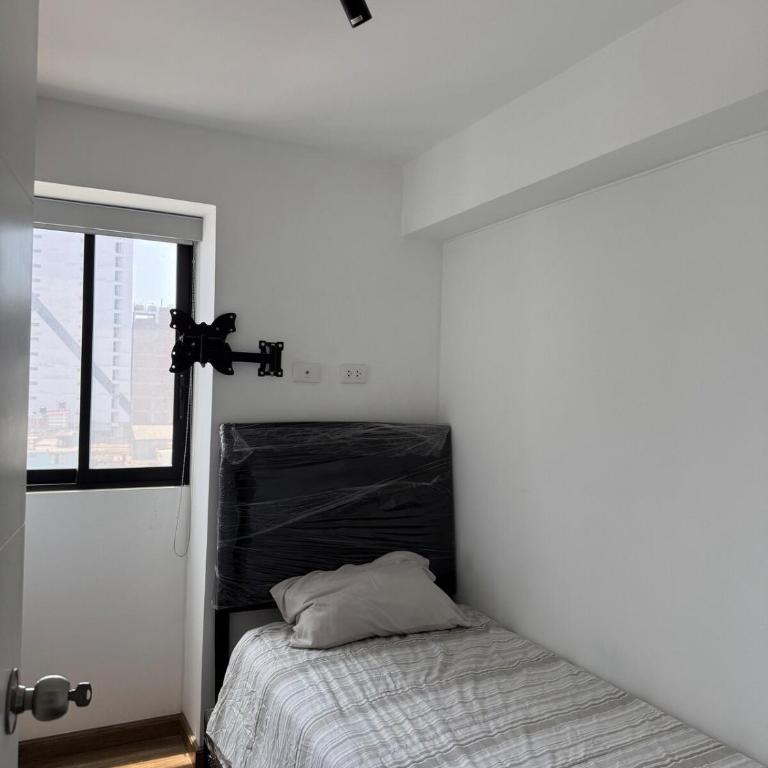Modern 3BR 2BTh Apt with Pool - Three-Bedroom Apartment with Balcony - 23