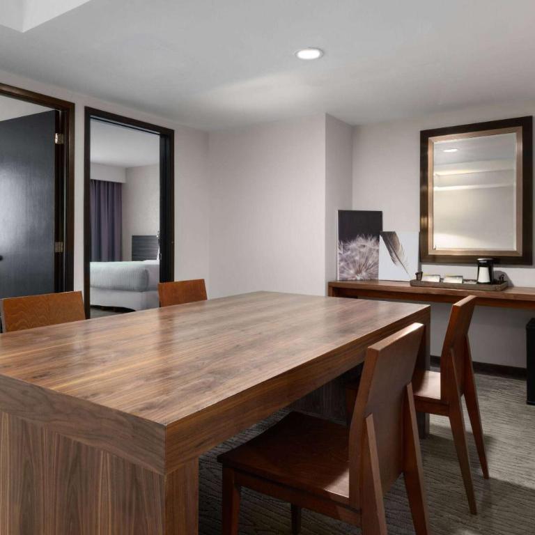 Wyndham Monterrey Ambassador Centro - Suite Principal - 1 cama extragrande - No fumadores - 3