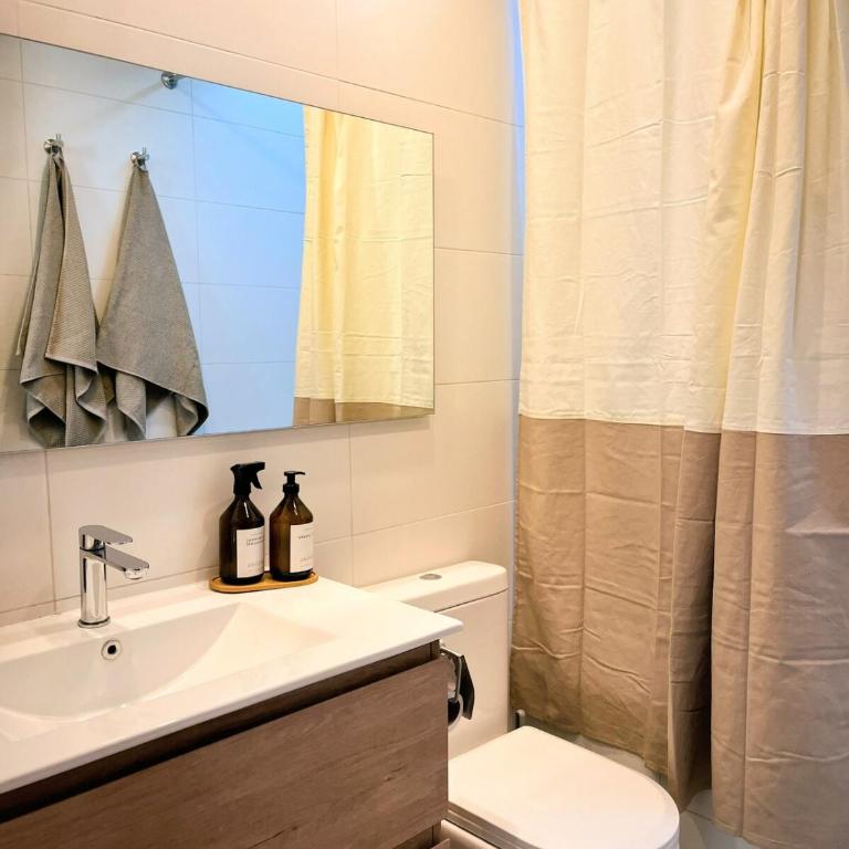 House 3 bedrooms 4 bathrooms & garden - Three-Bedroom House - 72