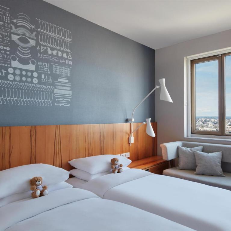 Hyatt Regency Paris Etoile - Family Room with City View - 2