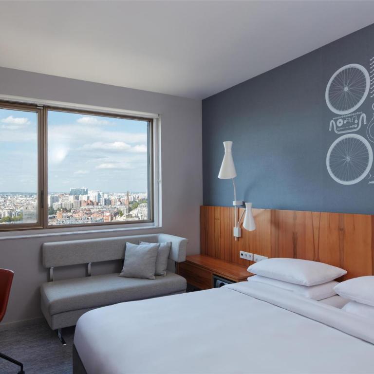 Hyatt Regency Paris Etoile - Family Room with City View - 3
