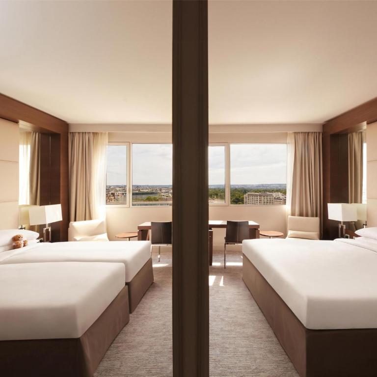 Hyatt Regency Paris Etoile - Family Room - 4
