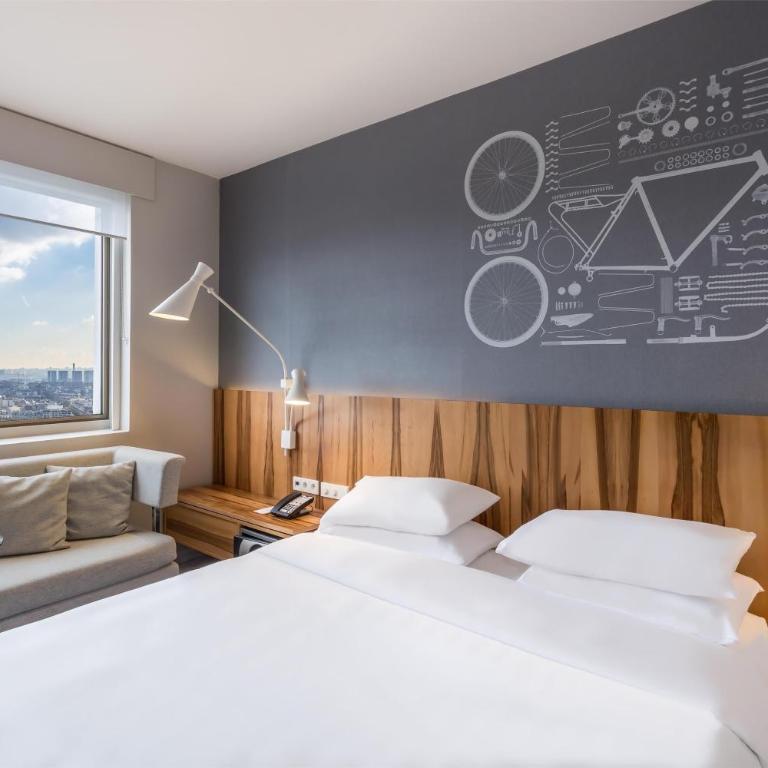 Hyatt Regency Paris Etoile - Deluxe King Room with Eiffel Tower View - 3
