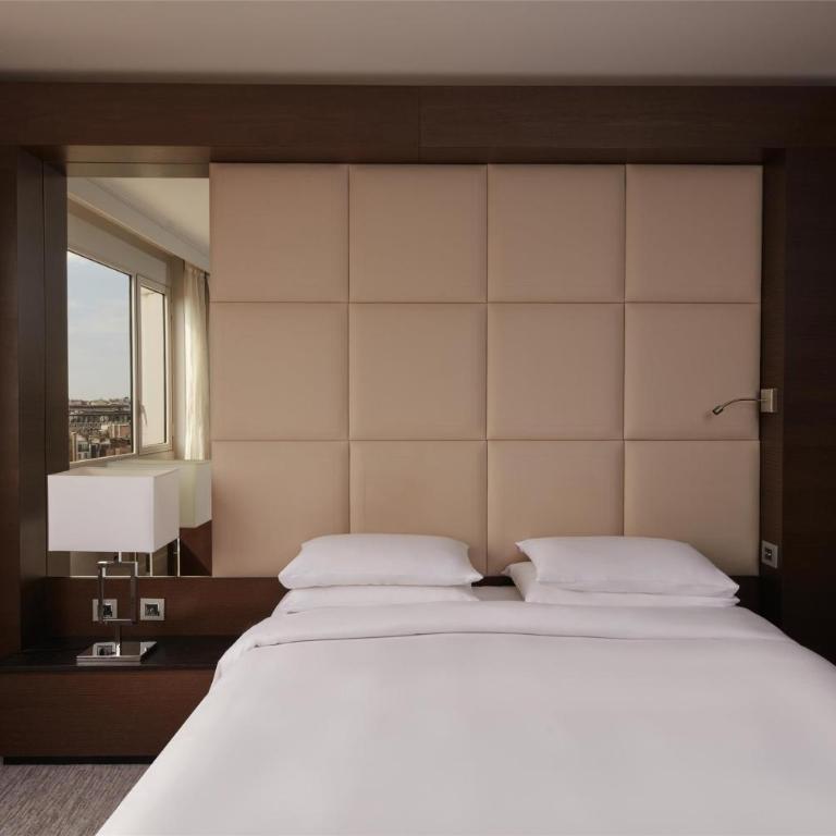 Hyatt Regency Paris Etoile - Family Room - 7