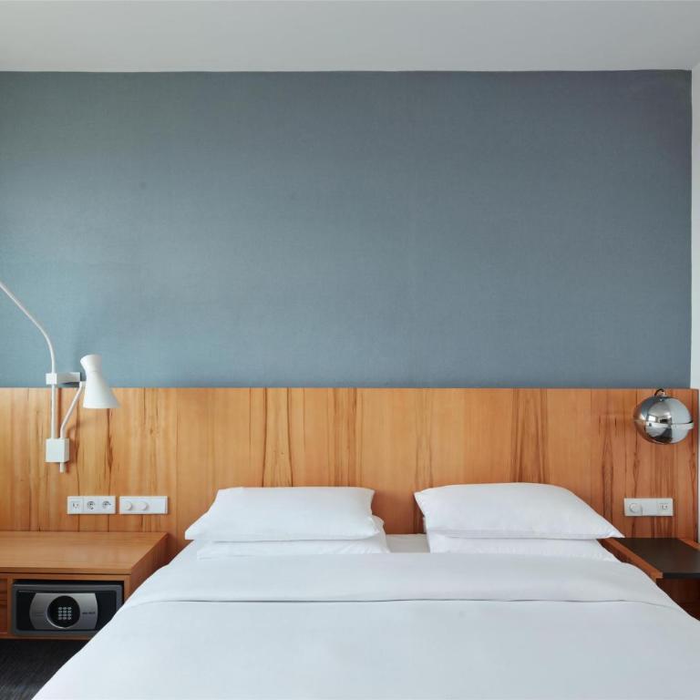 Hyatt Regency Paris Etoile - King Room with Eiffel Tower View - High Floor/Club Access - 3