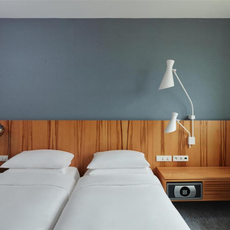 Hyatt Regency Paris Etoile - Deluxe Twin Room - 4