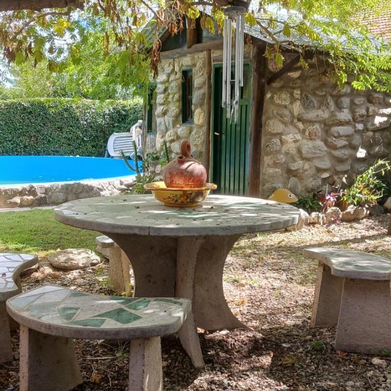 CASA TODA EN PLANTA BAJA CON PARQUE y PILETA INDIVIDUAL SOBRE ASFALTO A POCAS CUADRAS DEL CENTRO DE MERLO - Casa con 1 dormitorio - 13