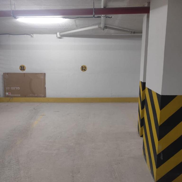 Departamento en el piso 13 para parejas más sofá cama, balcón privado con vista al centro de la ciudad, piscina en la terraza en el piso 17 y con parqueo privado - One-Bedroom Apartment - 4