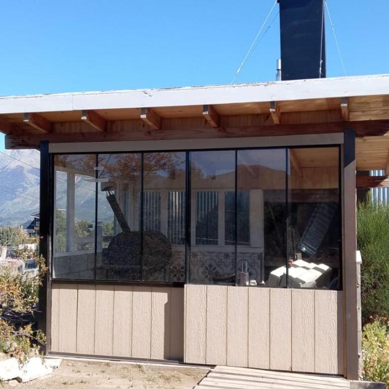 Casa a estrenar con vistas panorámicas a la montaña y quincho con parrilla techada - Casa de 2 dormitorios - 30