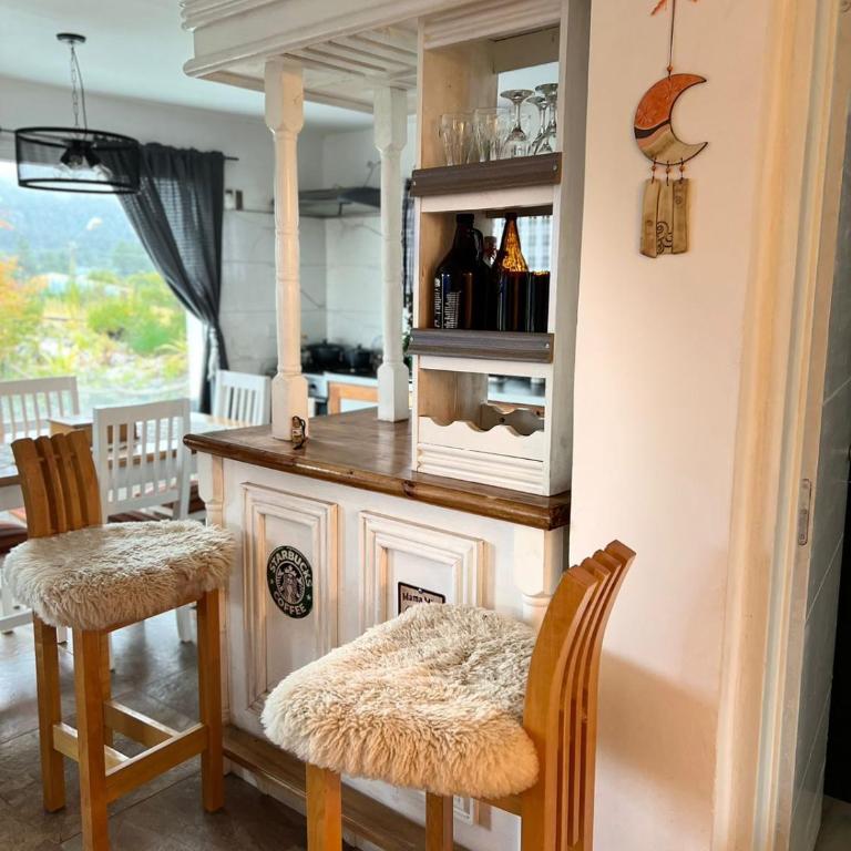 Casa a estrenar con vistas panorámicas a la montaña y quincho con parrilla techada - Casa de 2 dormitorios - 10