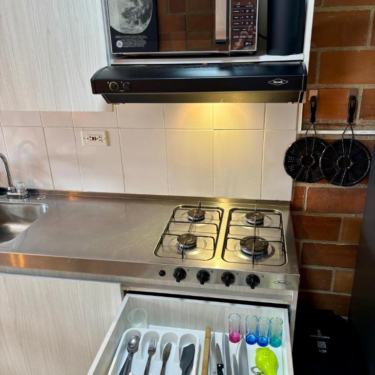 Increíble Apartaestudio Cerca al Centro Comercial Los Molinos - One-Bedroom Apartment - 28
