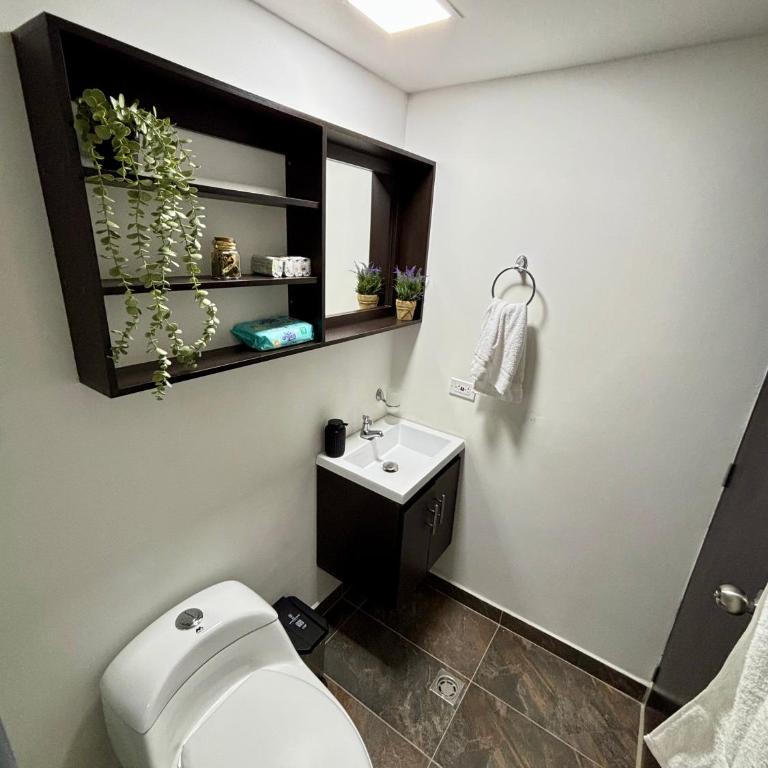 Increíble Apartaestudio Cerca al Centro Comercial Los Molinos - One-Bedroom Apartment - 15
