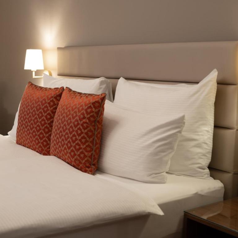 Hotel Des Alpes - Doppelzimmer zur Stadtseite - 14 m² - 3
