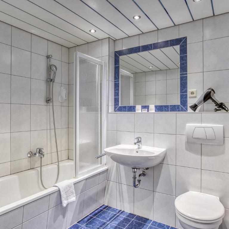Seehüter's Hotel Seerose - Piburger See, Ötz - Double Room with Balcony - 5