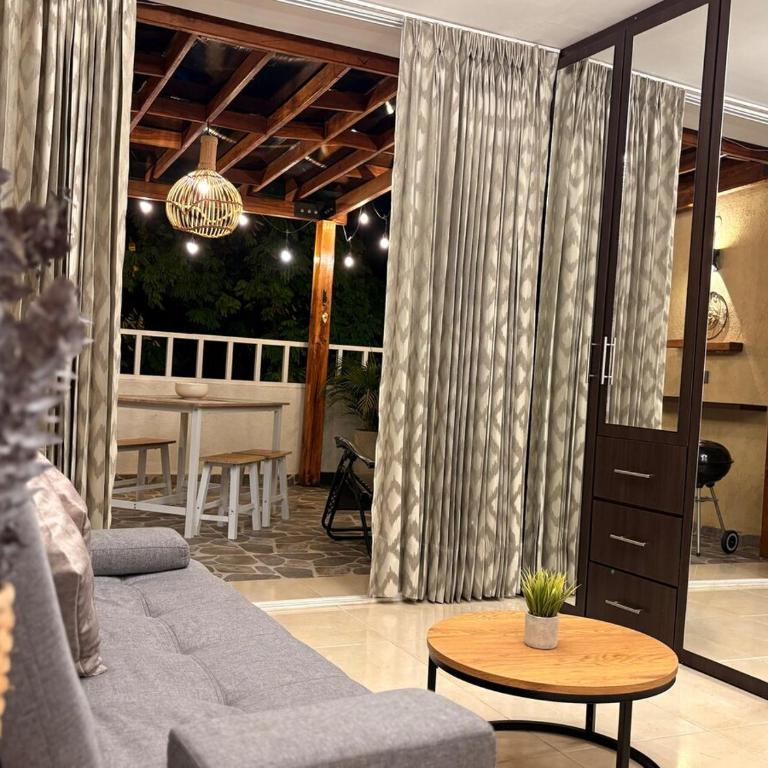 Refugio entre arboles, apartaestudio cerca a holguines, y el club campestre - One-Bedroom Apartment - 7