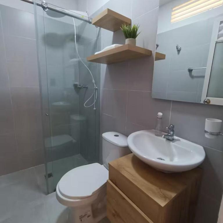 Refugio entre arboles, apartaestudio cerca a holguines, y el club campestre - One-Bedroom Apartment - 13