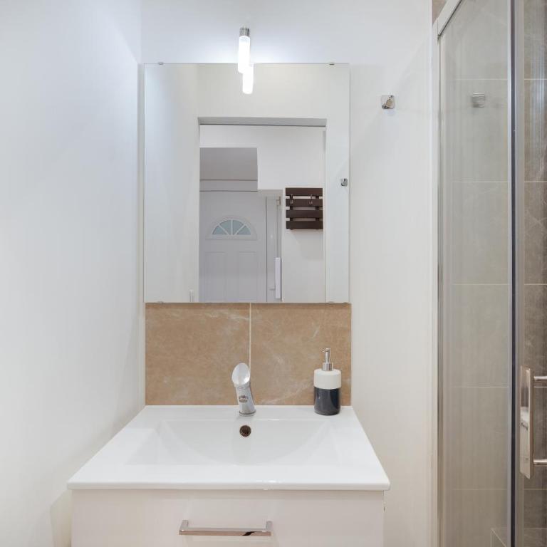 À 1km Plage du Midi et Palais des Festivals - Appartement Centre Cannes avec Cour Extérieur Privée - Apartment mit 1 Schlafzimmer und Terrasse - 27