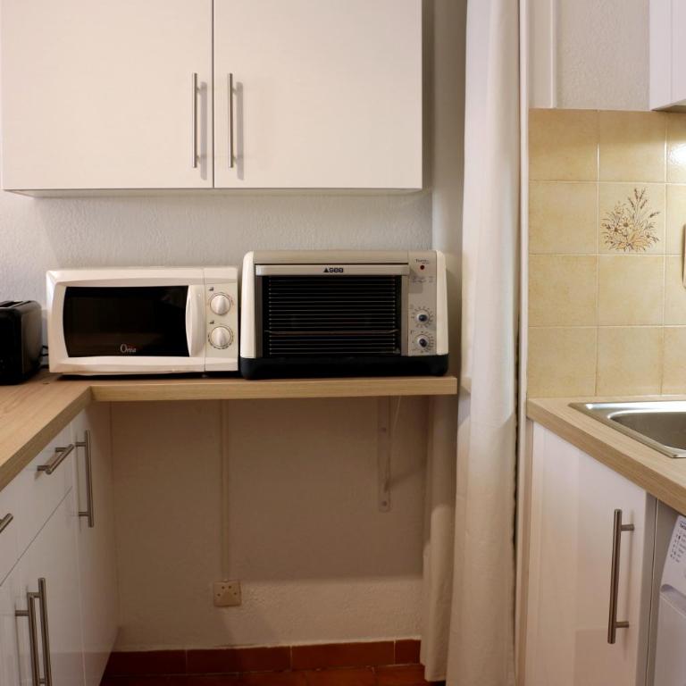 T2 Terrasse, Bormes Les Mimosas La Faviere, 5 Pers, 5 mn à pieds des plages et commerces - Appartement 1 Chambre - 7
