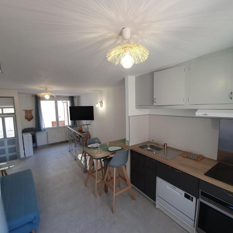 T2 en plein centre du village - One-Bedroom Apartment - 6