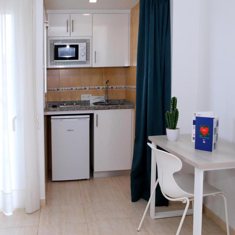 Hotel Apartamentos Pyr Fuengirola - Estudio Superior - 7