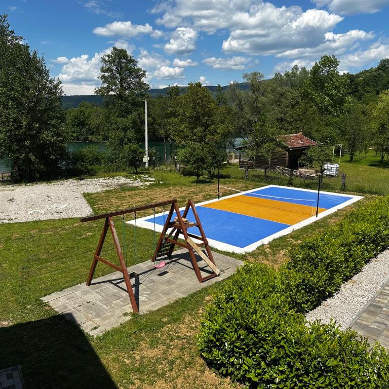 Oasis of peace - Three-Bedroom House - 10