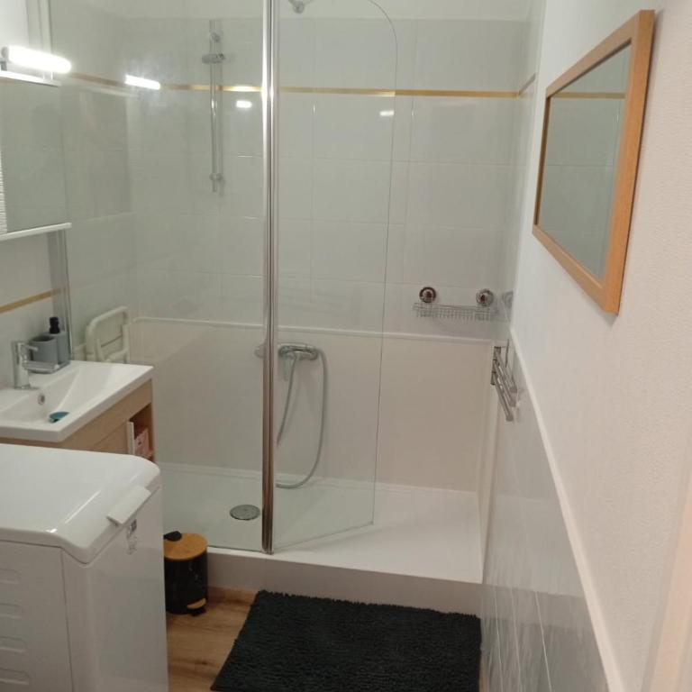 Appart à deux pas de la plage Boulouris St Raphael - One-Bedroom Apartment - 9