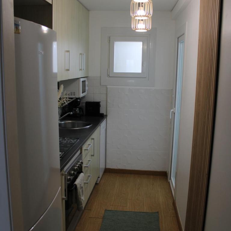 A une minute de la plage! - Two-Bedroom Apartment - 15