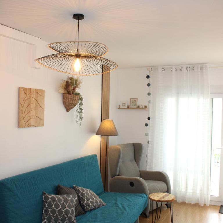 A une minute de la plage! - Two-Bedroom Apartment - 2