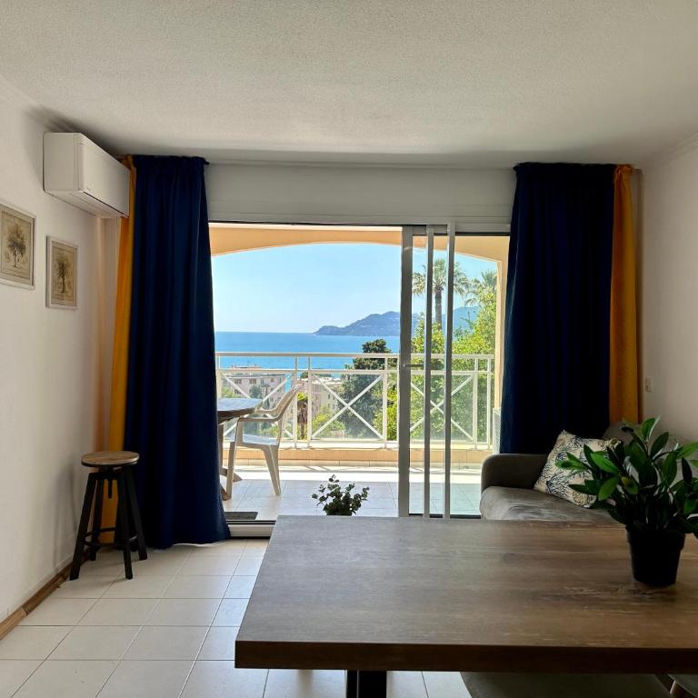 Villa FRANCIA bat Van Gogh - Appartement 2 Chambres avec Balcon et Vue sur la Mer - 3