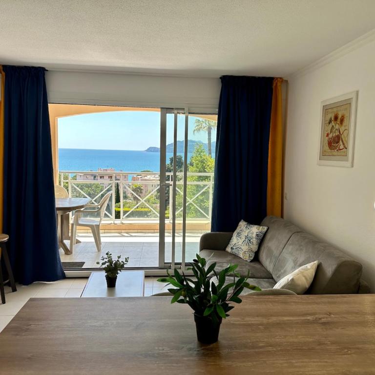 Villa FRANCIA bat Van Gogh - Appartement 2 Chambres avec Balcon et Vue sur la Mer - 10