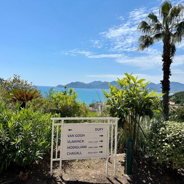 Villa FRANCIA bat Van Gogh - Appartement 2 Chambres avec Balcon et Vue sur la Mer - 16