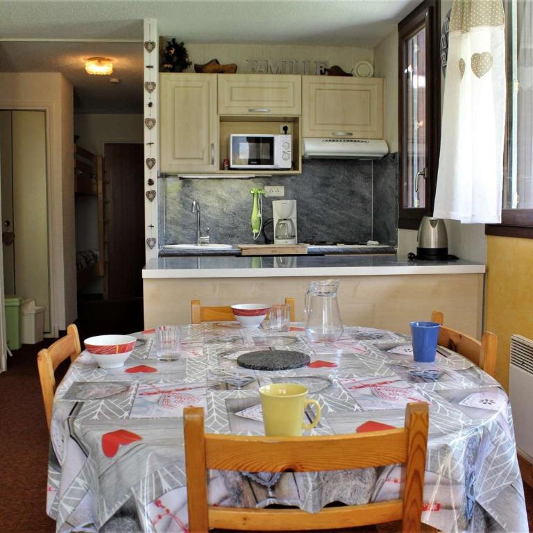 Appartement cosy à Risoul 1850 : 2 pièces, coin montagne, 6 couchages, ski aux pieds, terrasse sud - Appartement 1 Chambre - 4