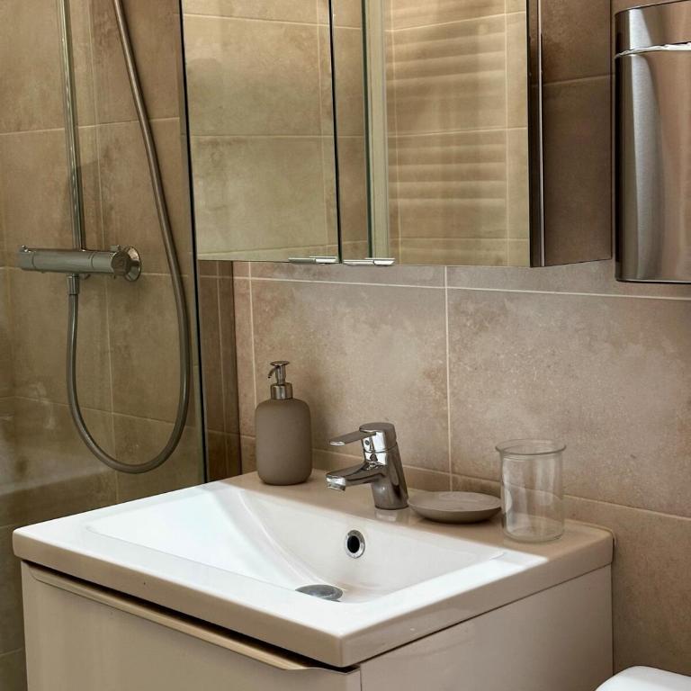 T3 Chaleureux - Vieux Toulon - Proche Port - Two-Bedroom Apartment - 23