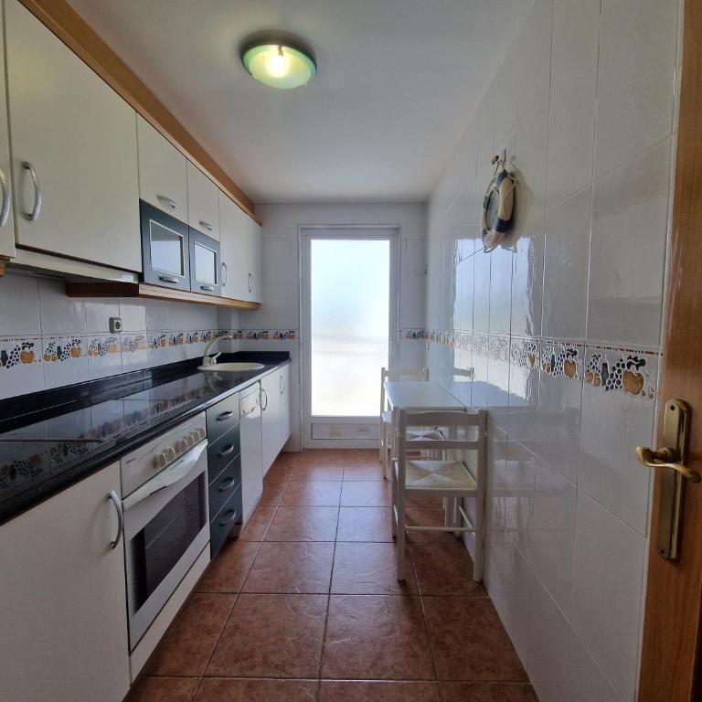 Argenta Beachside 5F - Apartamento de 2 dormitorios con terraza y vistas al mar - 3