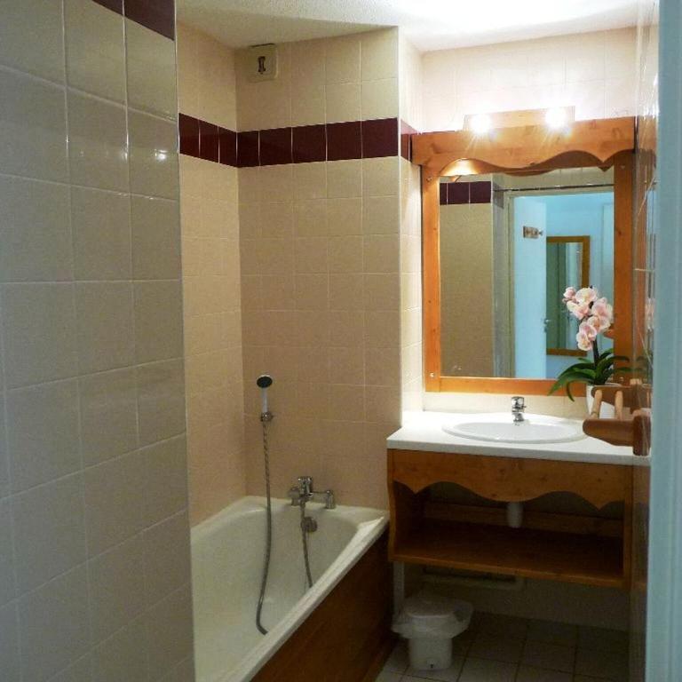 Appartement skis aux pieds, 4 couchages, balcon, wifi inclus - FR-1-513-66 - Appartement - 6