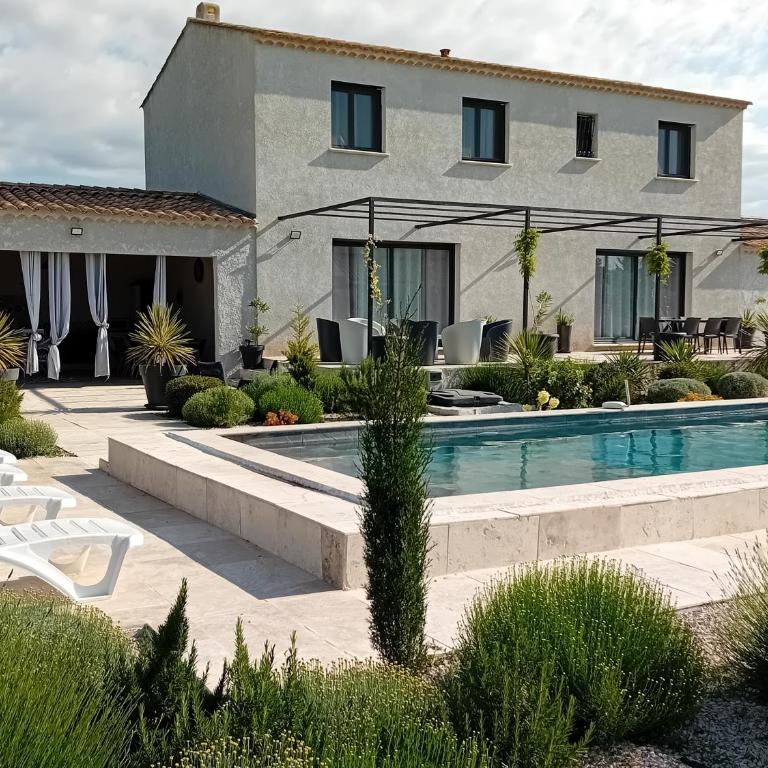 villa 4 étoiles avec piscine et pool house - Villa - 4