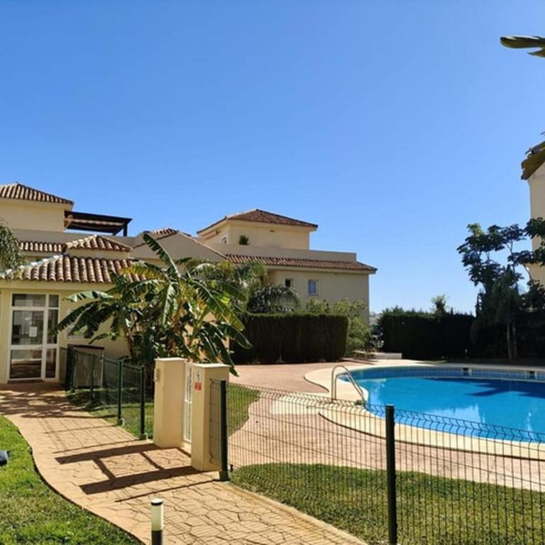 Relax with Ocean Views, Pool, and Garage - Apartment with Sea View - 3