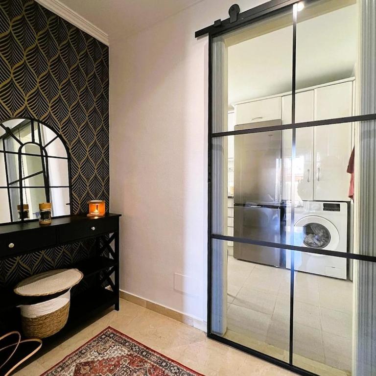 Relax with Ocean Views, Pool, and Garage - Apartment with Sea View - 4