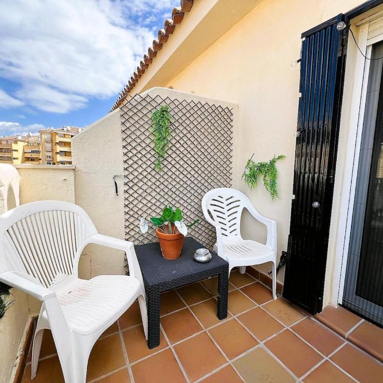 Relax with Ocean Views, Pool, and Garage - Apartment with Sea View - 6