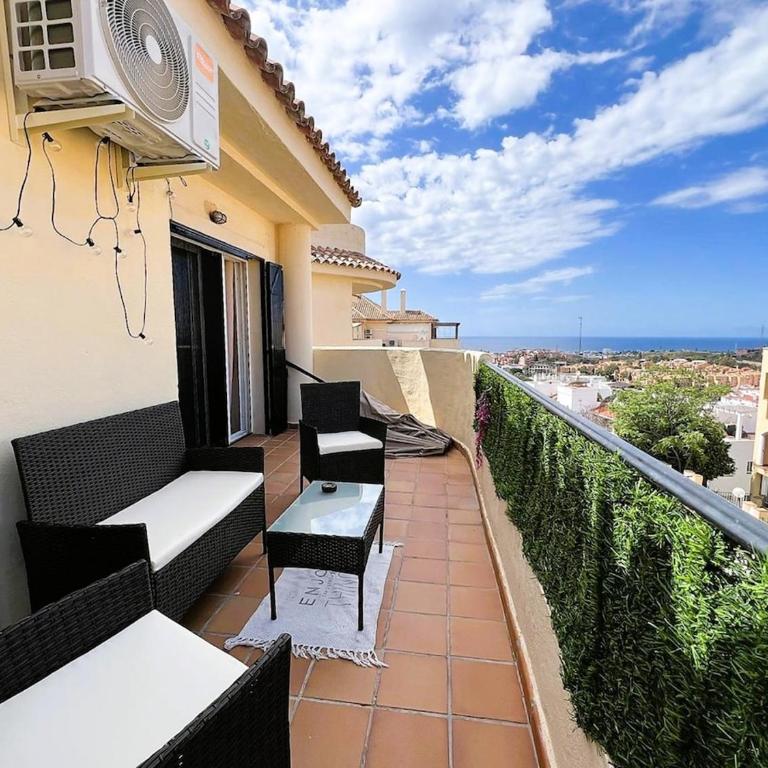 Relax with Ocean Views, Pool, and Garage - Apartment with Sea View - 10
