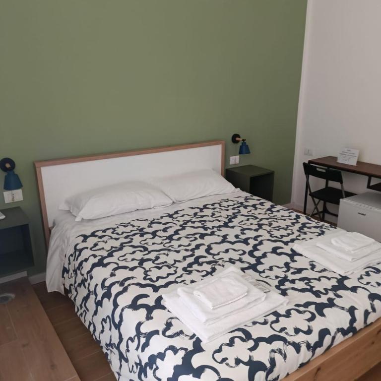 Residence e appartamenti Rosaroll - Camera Matrimoniale con Bagno Privato - 1