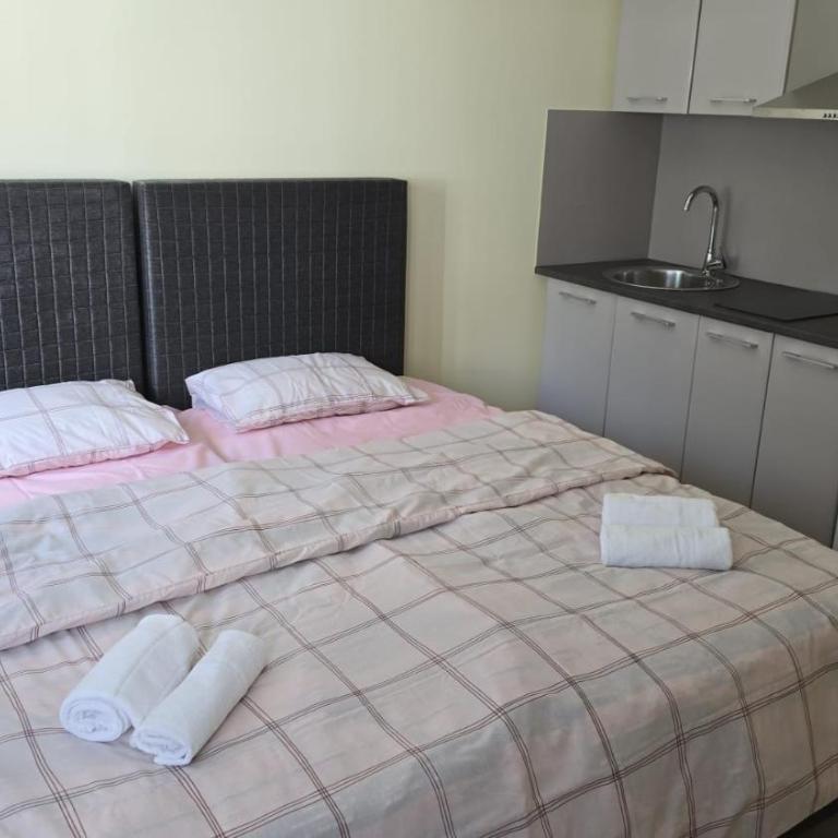 mir rooms and apartments - Double Room with Private Bathroom - 6