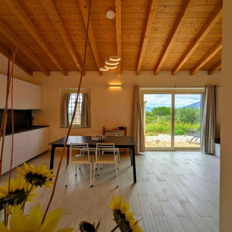 Private Countryside Retreat, Distant Sea View - Villa - 2