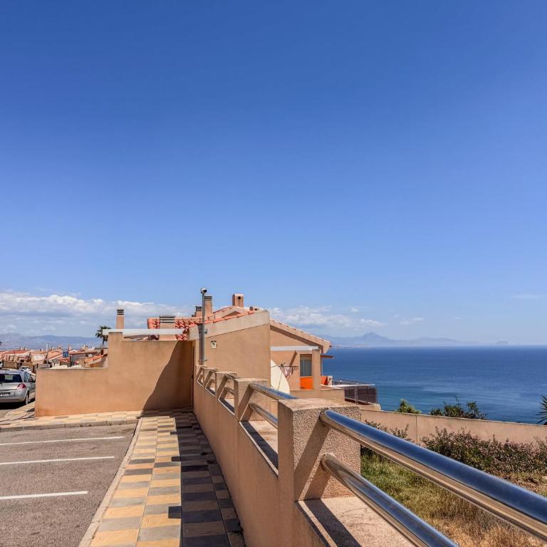 Arena Marina - Pool and relaxation near the airport - Three-Bedroom Apartment - 90